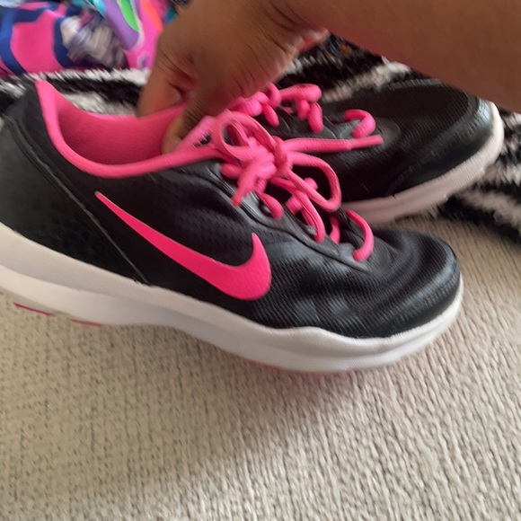 Authentic Nike shoes - Picture 7 of 8